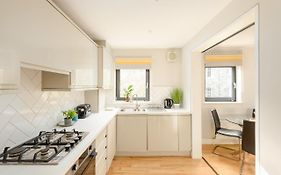 Modern Mews Apartment - New Town